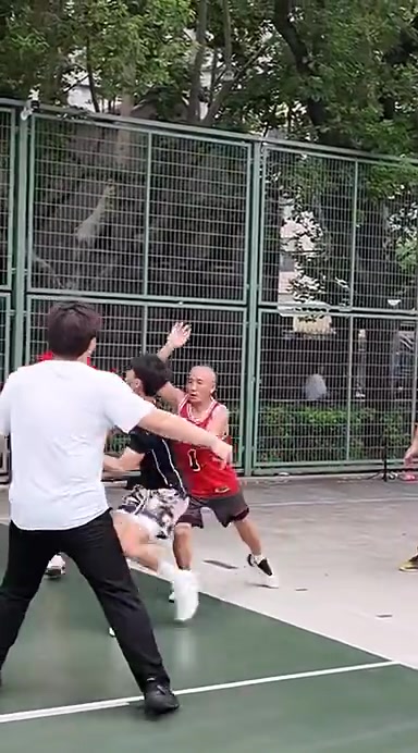 灵活还能翻身跳投的73老大爷！这怕不是30岁的程序员吧?