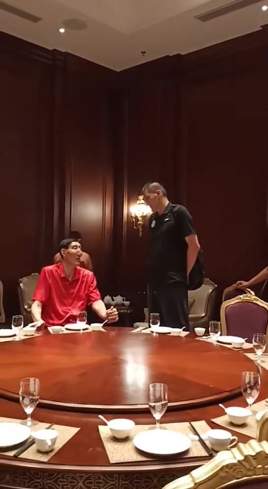 巴特尔在他面前只能算作小巴?
