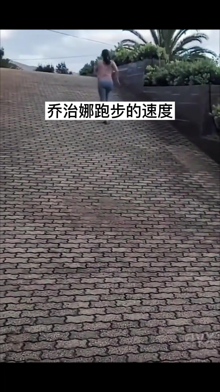 坚持多年的训练！名场面：C罗和乔治娜一起到户外锻炼！
