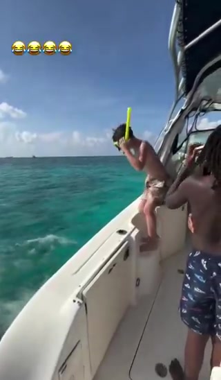 黑心老爹！塔图姆一把把儿子推进海里??