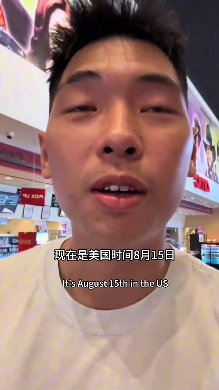 哭了！崔永熙观看电影热门电影《南京照相馆》 也明显苍老了
