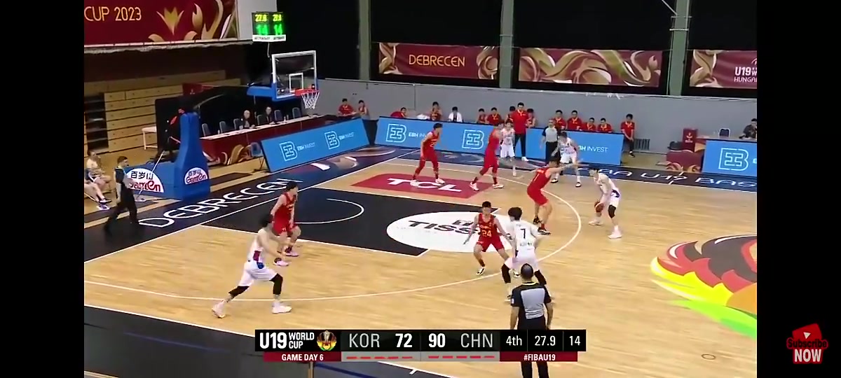 还敢还手？U19对决韩国垃圾时间想扣篮，中国队立马回敬俩扣篮
