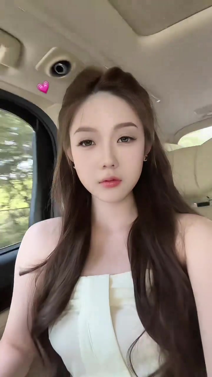 云南玉昆女主持看起来好像白富美呀~不得不说颜值真出众?