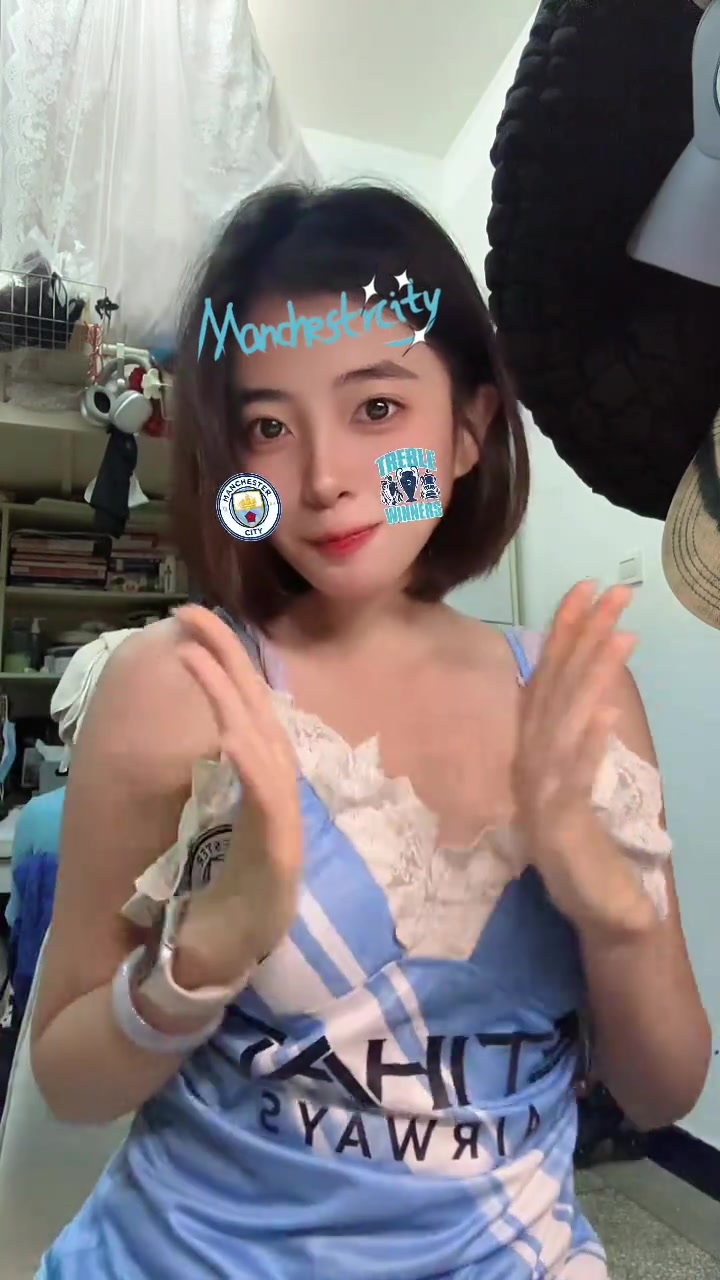哇塞！这期是谁定制的曼城专属裙子，曼联球迷这招太狠了?