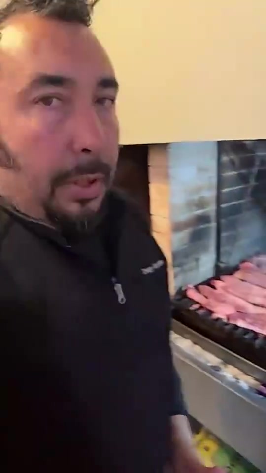 馋哭了！大马丁社媒晒阿根廷队的厨房烤肉视频