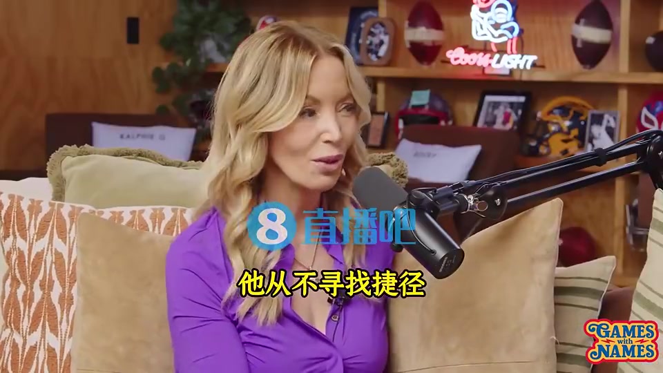 珍妮此前：詹姆斯身体强壮无比像一列火车，朝我冲来我会尖叫的！
