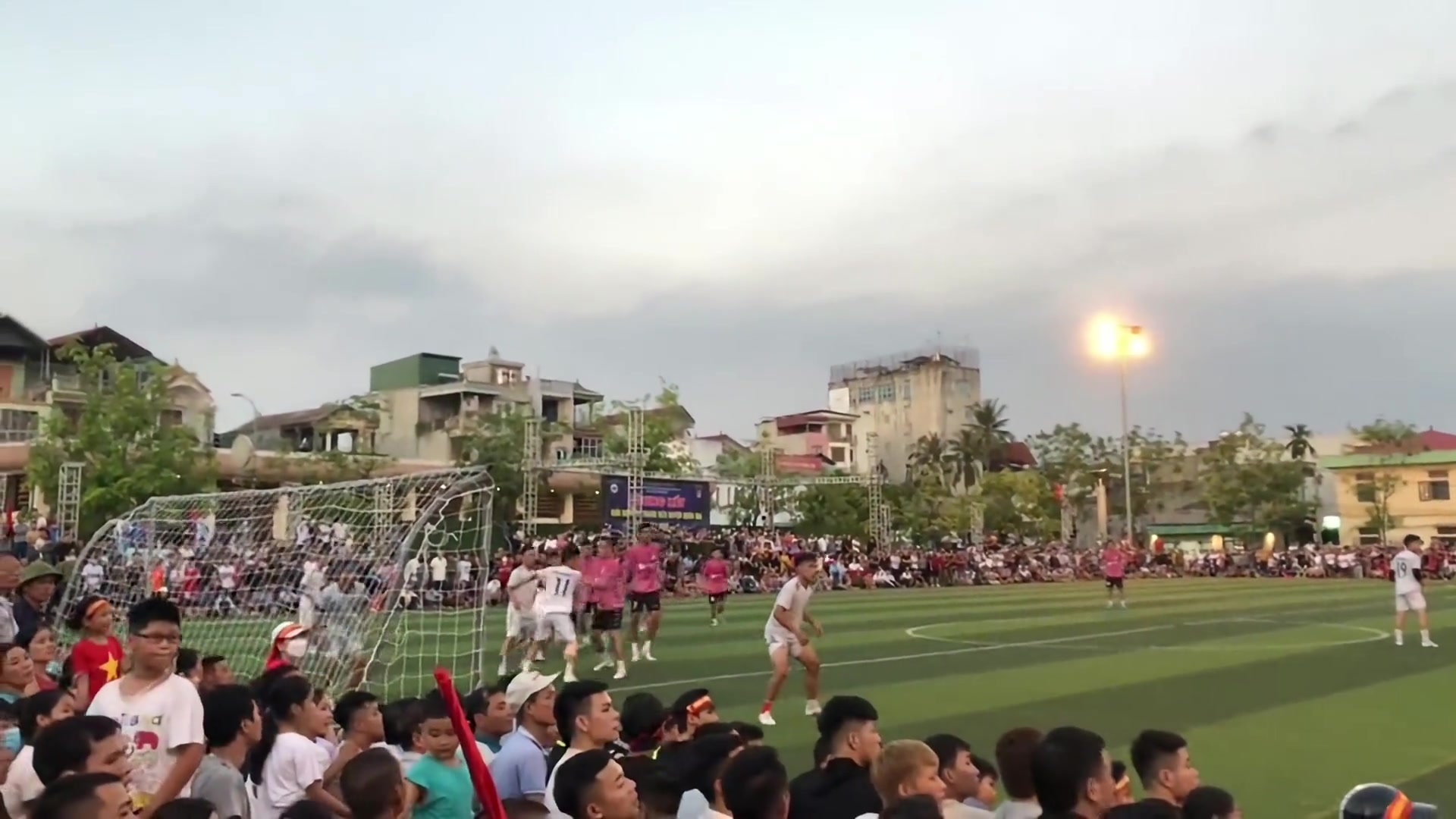 羡慕吗？越南乡镇足球的氛围
