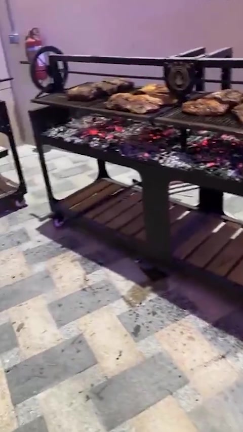 安排上了！阿根廷在卡塔尔的第一顿烤肉