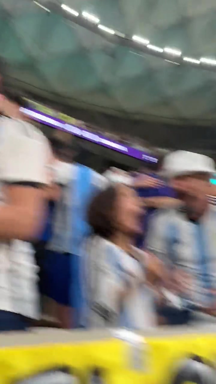 梅西破门！成为阿根廷在世界杯上的历史射手 阿根廷球迷尽情庆祝