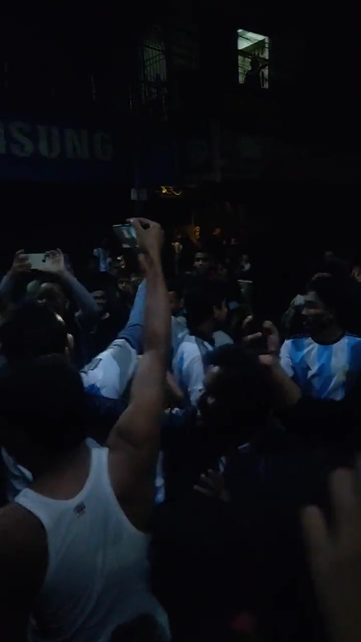 世界的梅西！阿根廷晋级决赛，孟加拉国球迷赛后疯狂庆祝