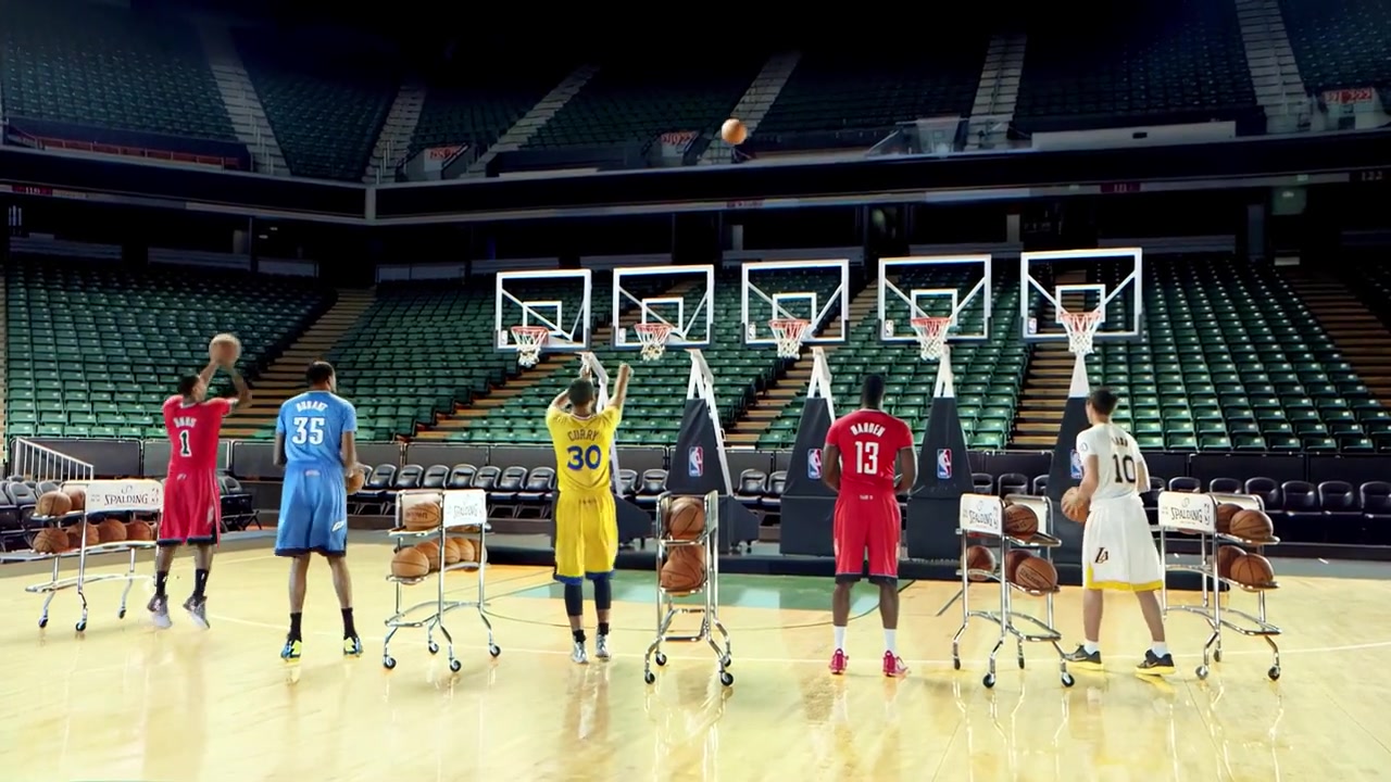 还记得这个创意十足的NBA圣诞宣传片吗？