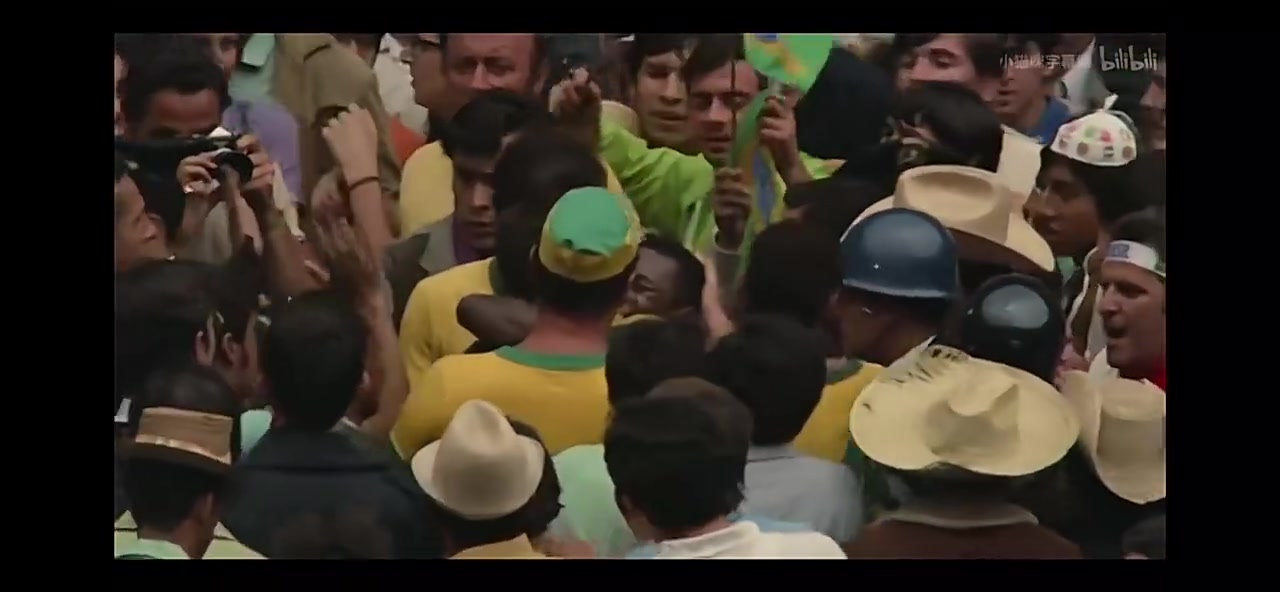 1970年世界杯决赛赛后意大利球员疯抢贝利球衣