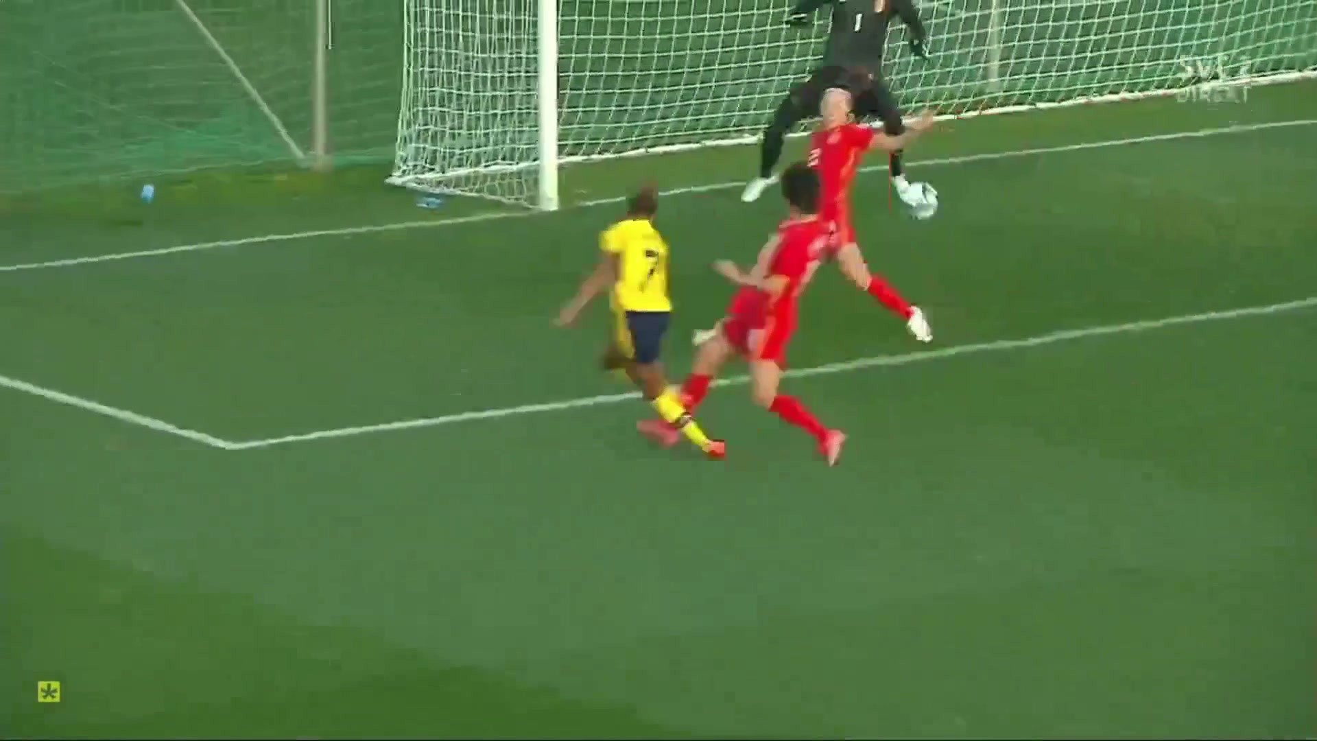 中国女足开场3分钟2球落后！瑞典反击倒三角破门