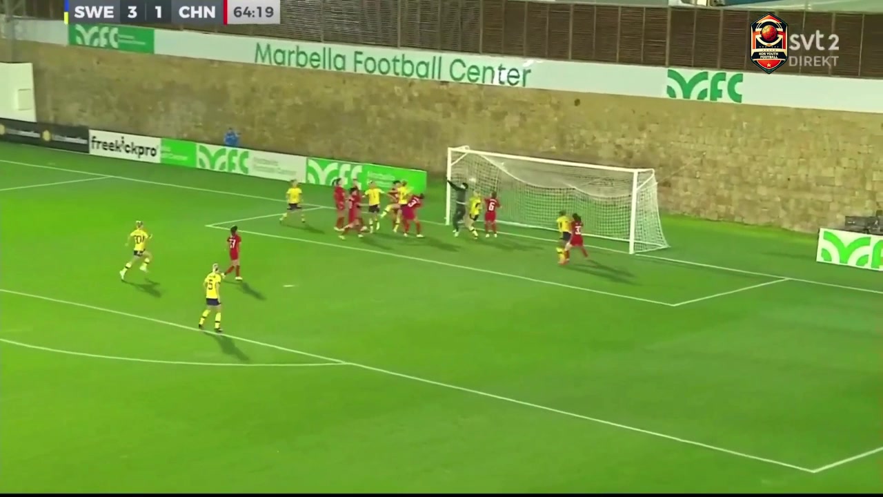中国女足角球防守丢球 瑞典女足头球破门4-1领先
