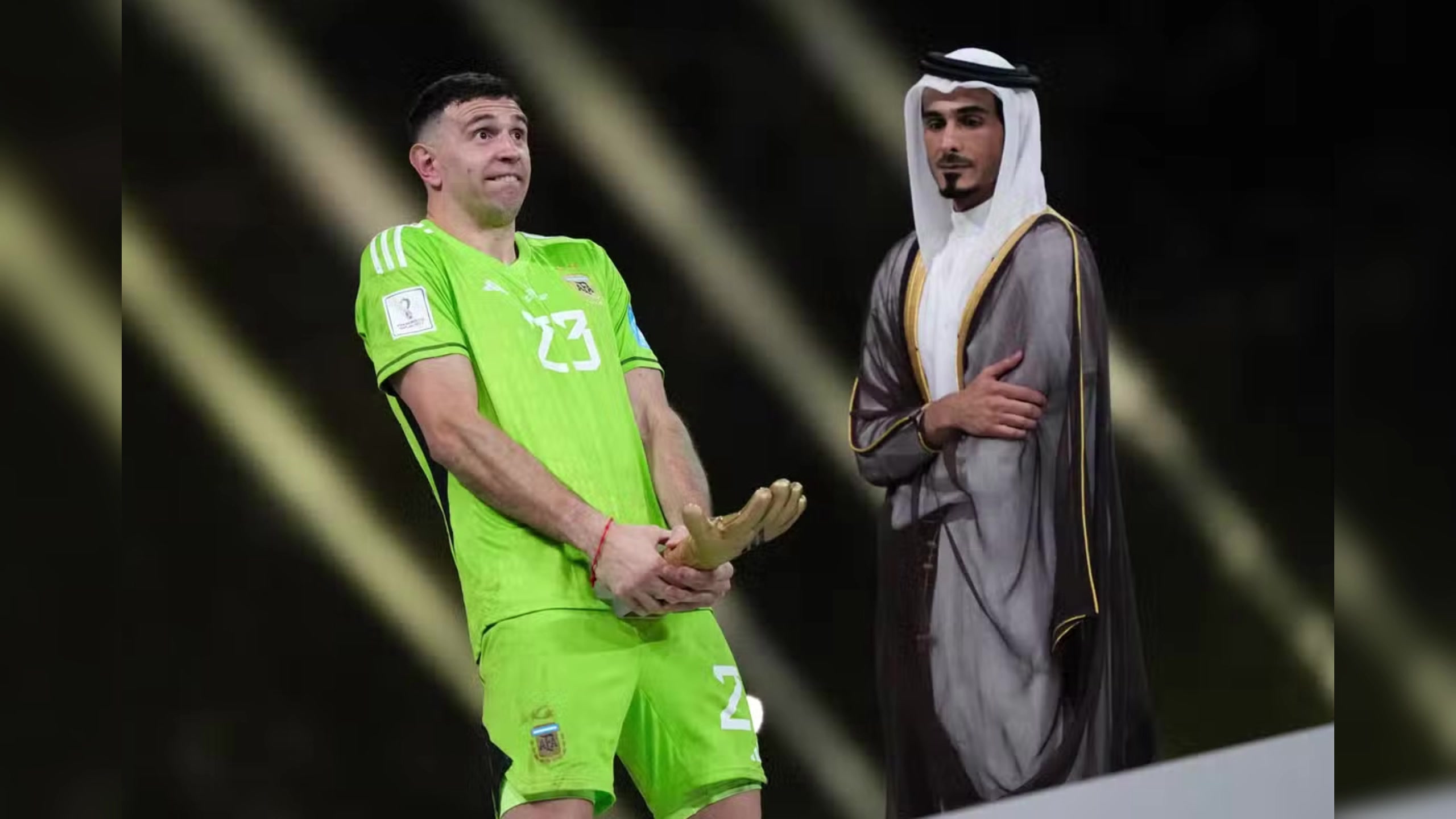 世界杯颁奖时看着大马丁做下流动作的卡塔尔人即将收购曼联????