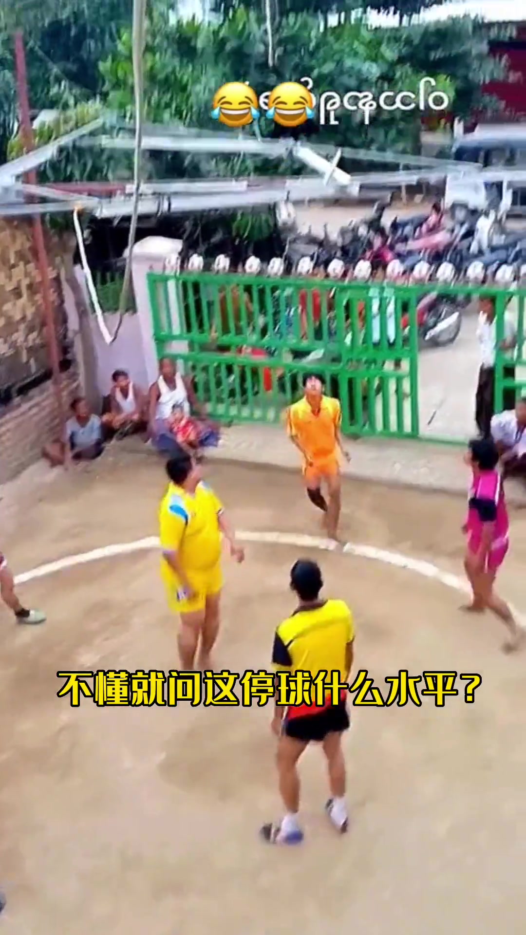 越南民间足球爱好者小胖子的这番颠球水平如何？
