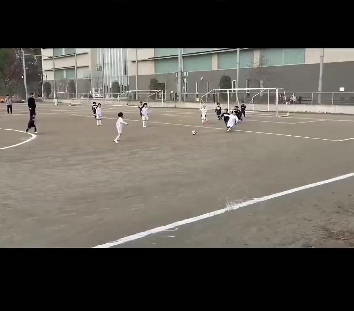 什么水平？日本2年级小朋友足球比赛片段