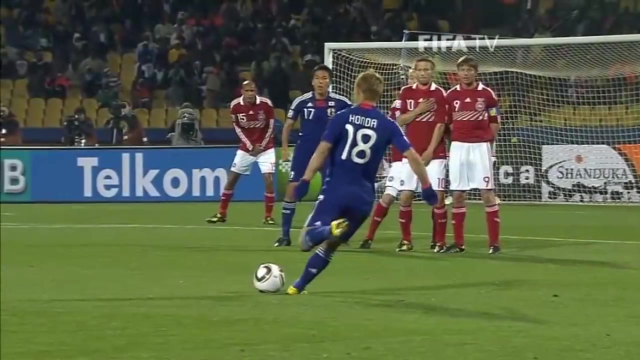 这球什么水平？本田圭佑2010世界杯电梯球攻破丹麦！