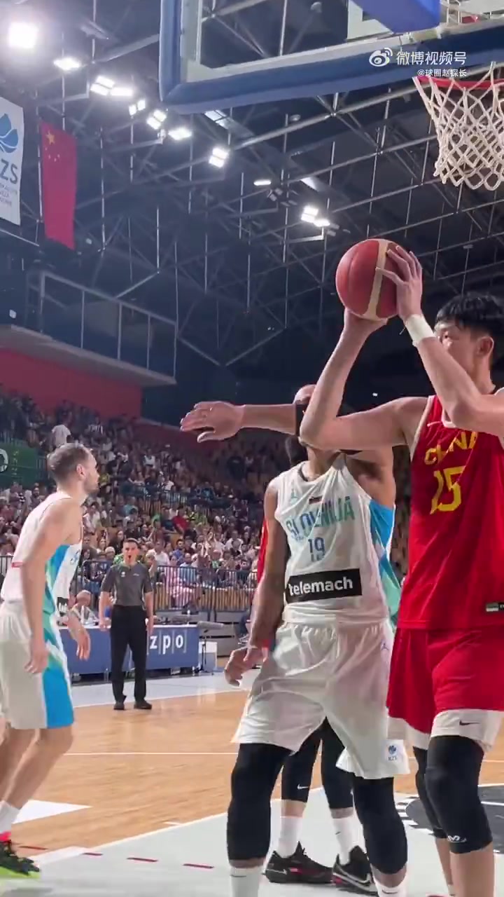 中国男篮外线防守还是要加强！第四节被斯诺文尼亚投进太多三分！