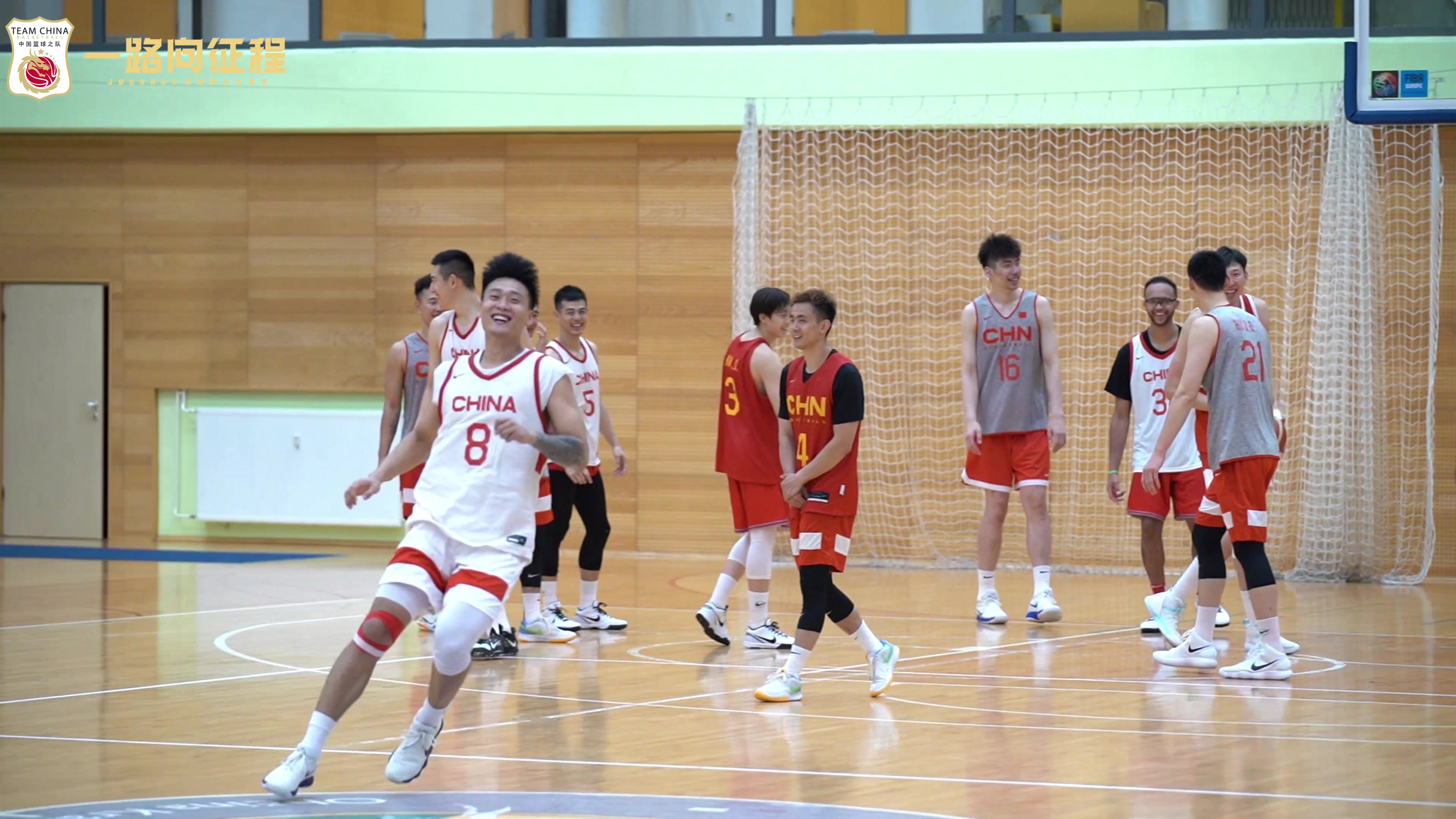 可真是够热闹的????中国男篮训练模拟罚球抗干扰环境