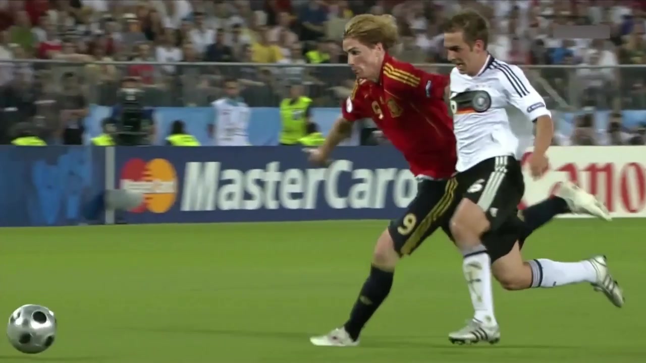 08年欧洲杯决赛，人生赢家托雷斯强吃拉姆，打入致胜一球！