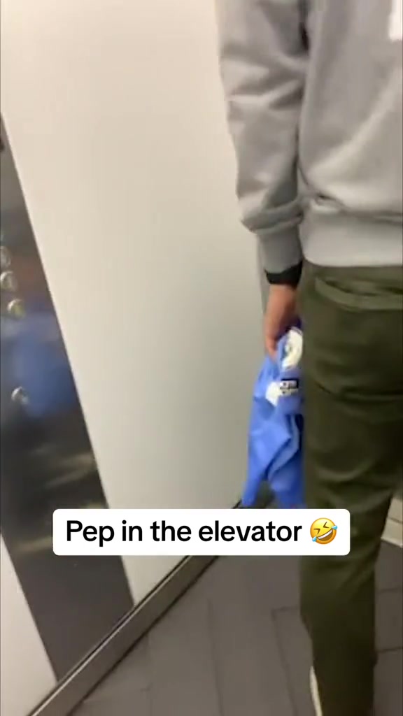 假笑瓜????当女粉丝坐电梯时碰到瓜迪奥拉