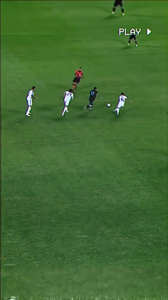 梅老板这圈圈转的乌拉圭防守球员晕头转向