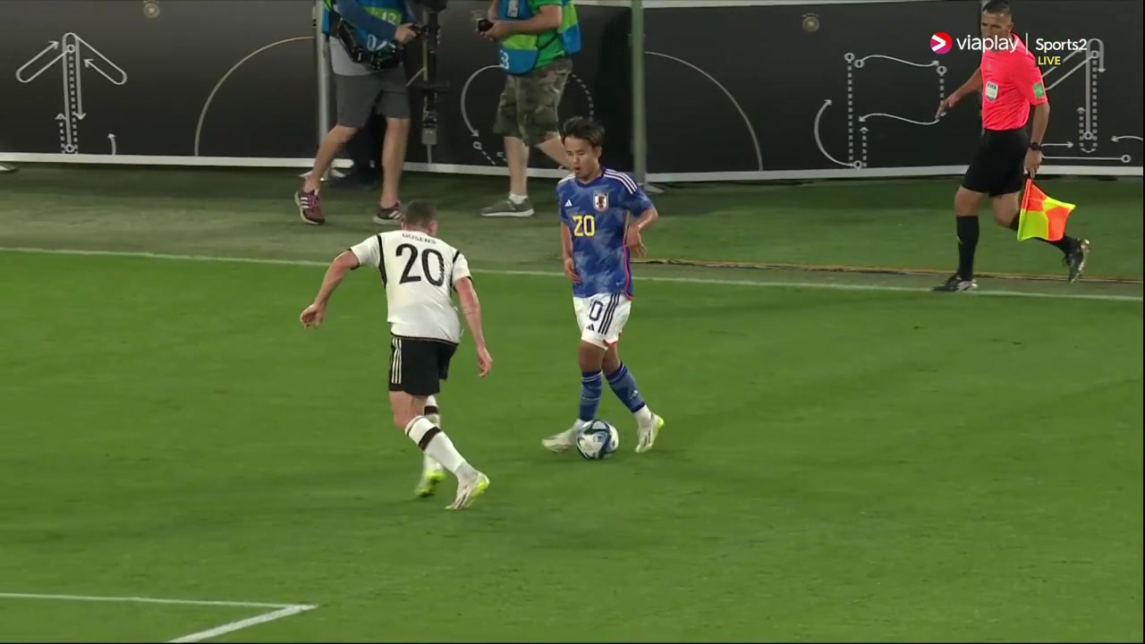 德国2分钟丢球2球1-4落后日本！久保建英再送助攻田中碧破门！