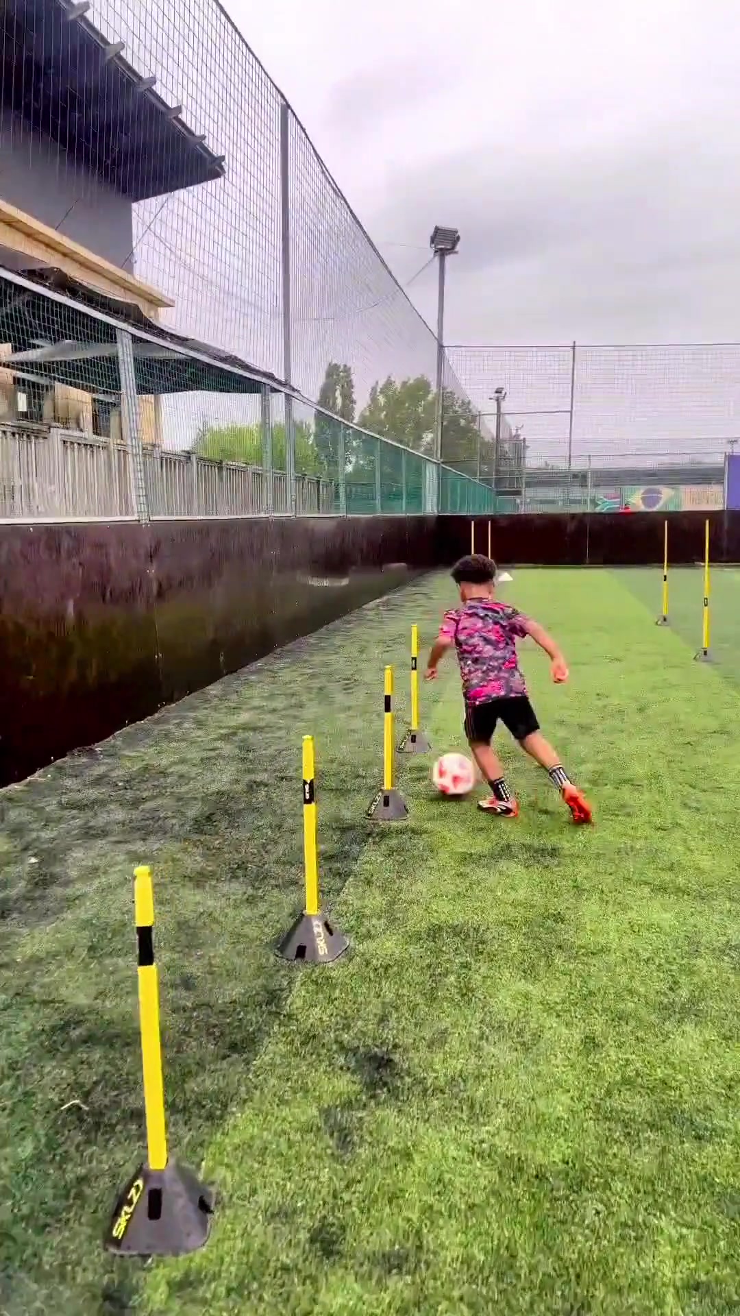 看看人家7岁的阿森纳小球员是怎么训练的！