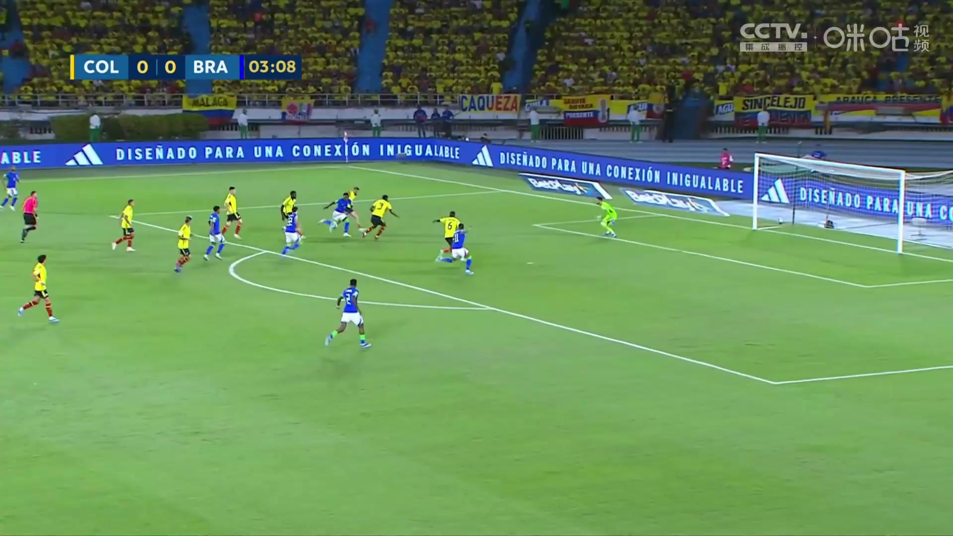巴西1-0领先哥伦比亚！马丁内利倒地铲射破门