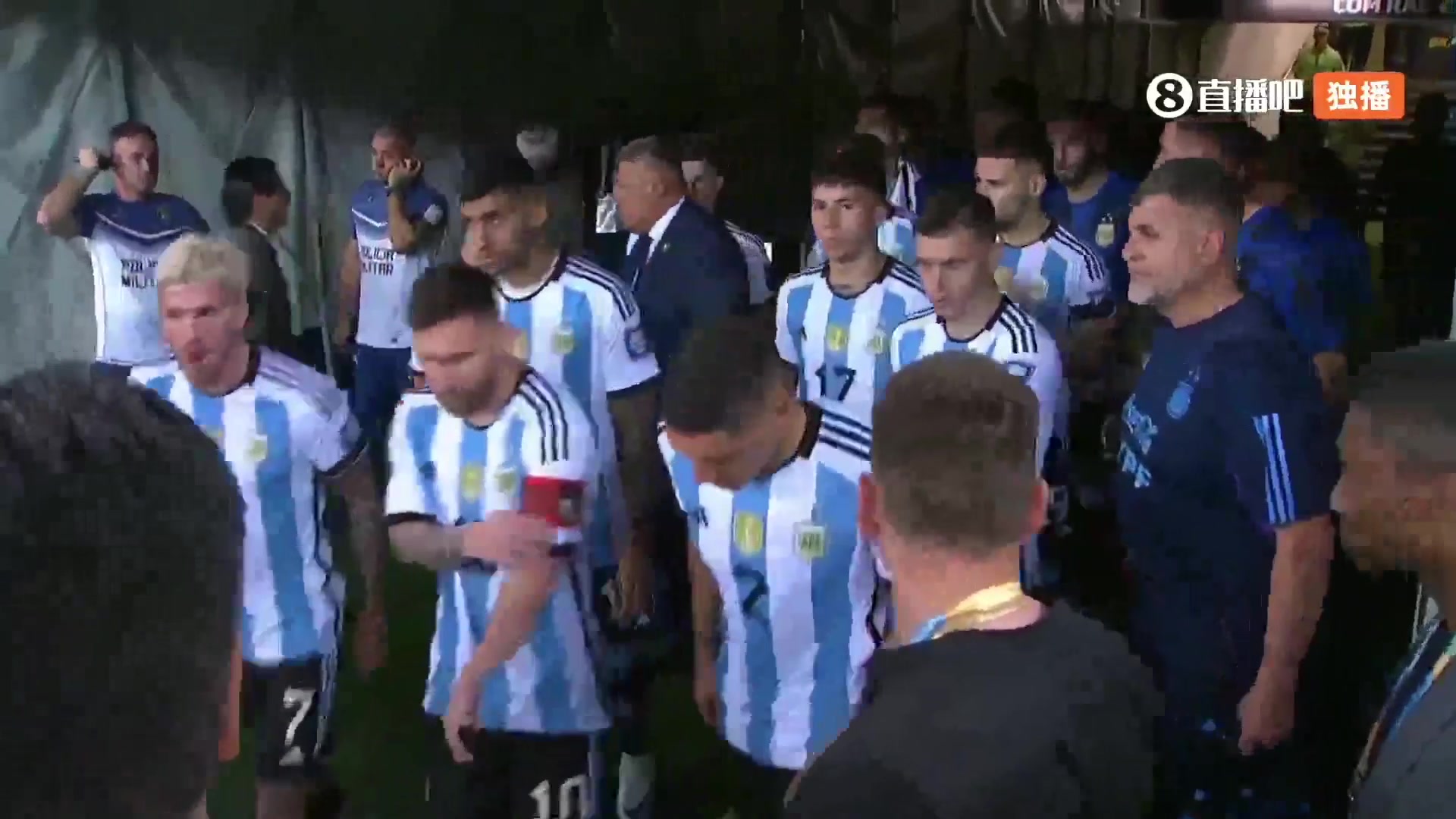阿根廷回场比赛，场内响起漫天嘘声