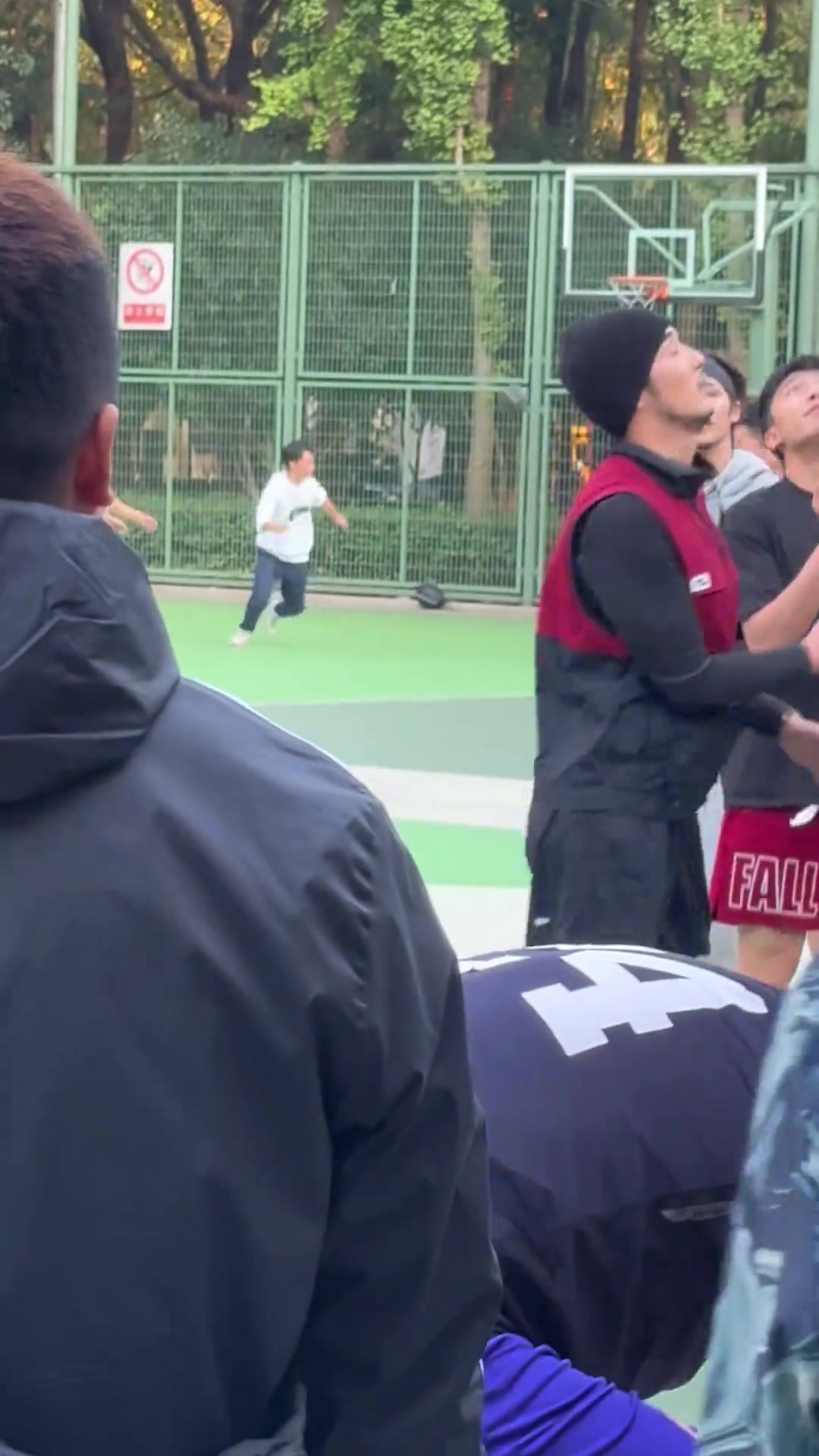 网友拍到“展博”打野球，中国人自己的祖巴茨？