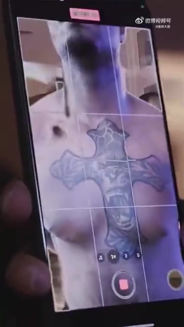 十字架+大猩猩！锡安这个新的纹身图案，实在有点霸气侧漏啊！