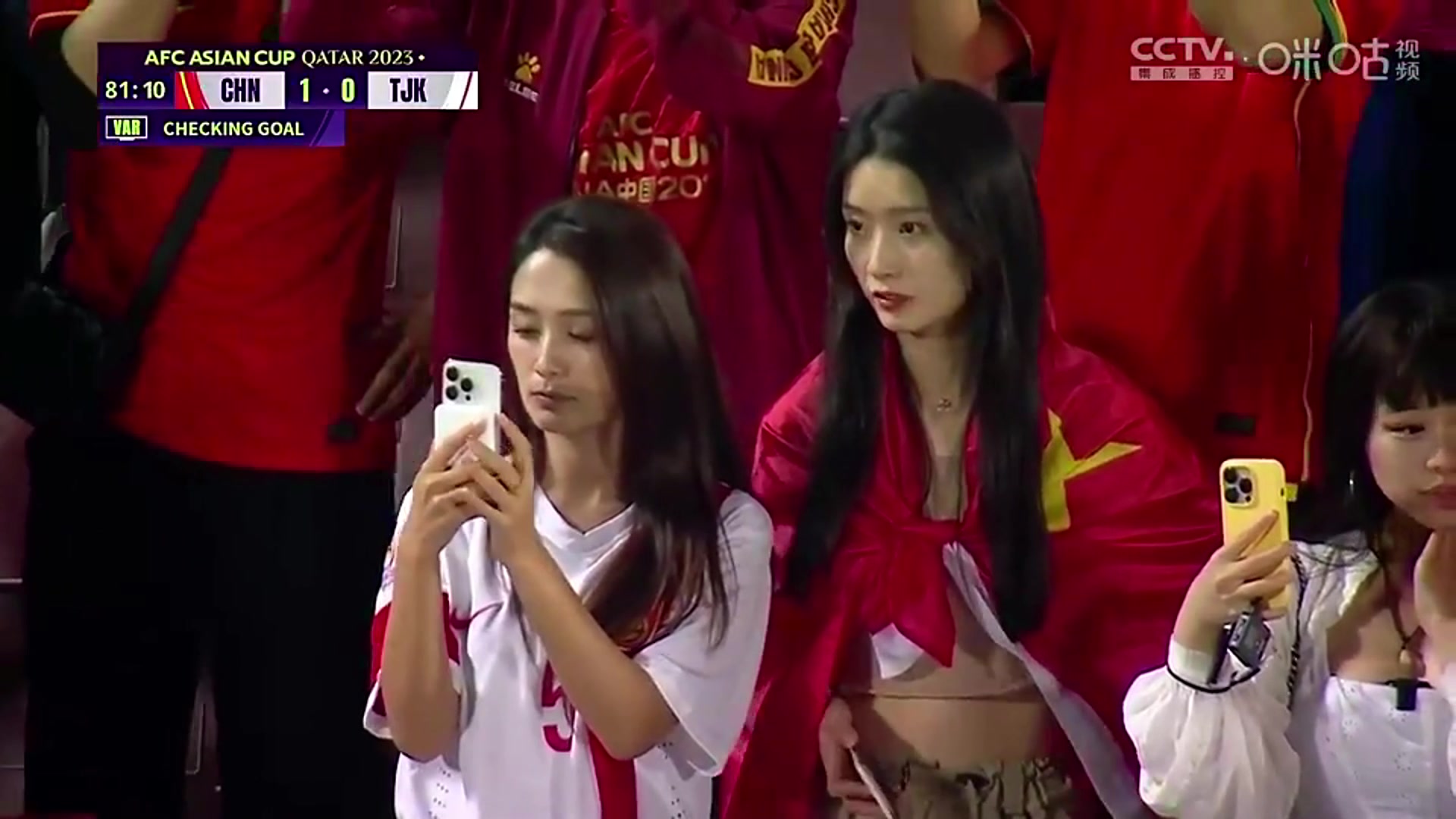原来是C罗球迷????国足亚洲杯导播多次给到镜头的小姐姐