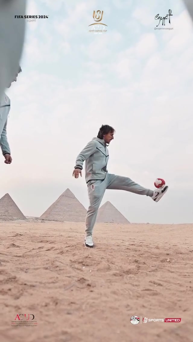 萨拉赫当导游？克罗地亚国脚们在埃及金字塔踢足球????